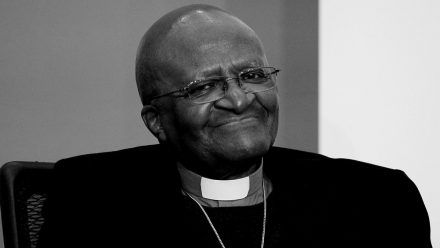 Desmond Tutu setzte sich gegen die Apartheid in Südafrika ein. (stk/spot)