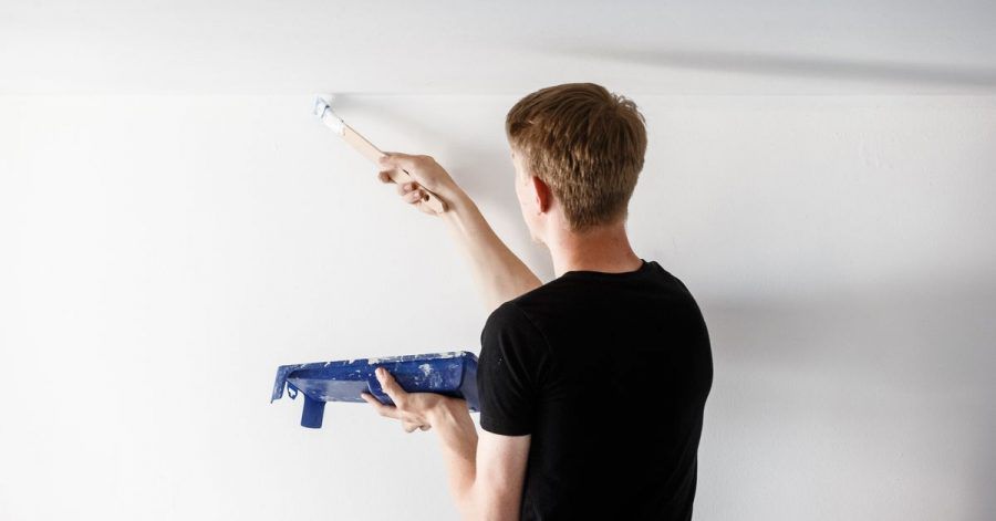 Mieter dürfen Schönheitsreparaturen auch selbst ausführen, ohne dass sie vorher eine Malerlehre gemacht haben müssen.