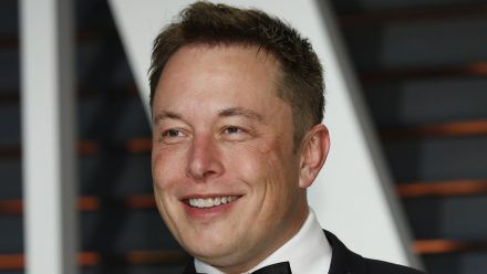 Elon Musk thront an der Spitze der reichsten Menschen der Welt. (stk/spot)