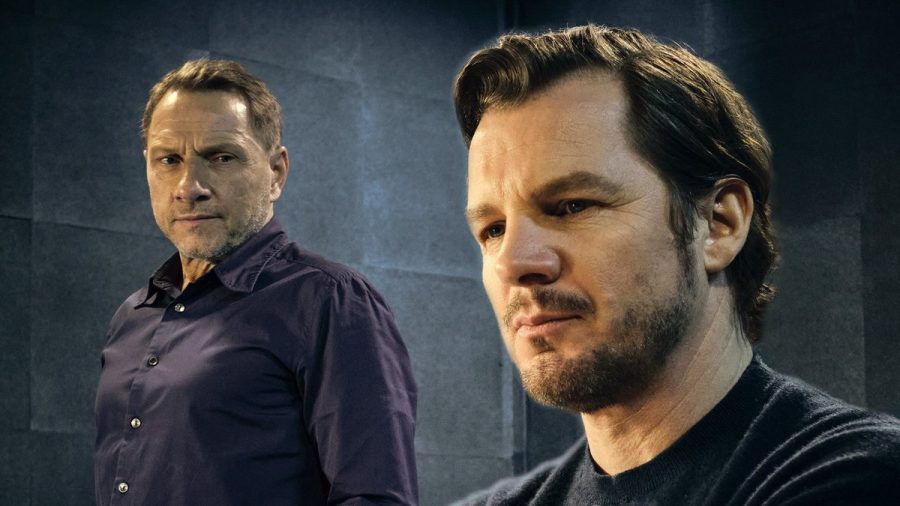 "Tatort: Videobeweis": Sebastian Bootz (Felix Klare, r.) und Thorsten Lannert (Richy Müller) liegt bei ihrem aktuellen Fall ein Video vor, das leider nicht so eindeutig ist, wie es zu wünschen wäre. (dr/spot)
