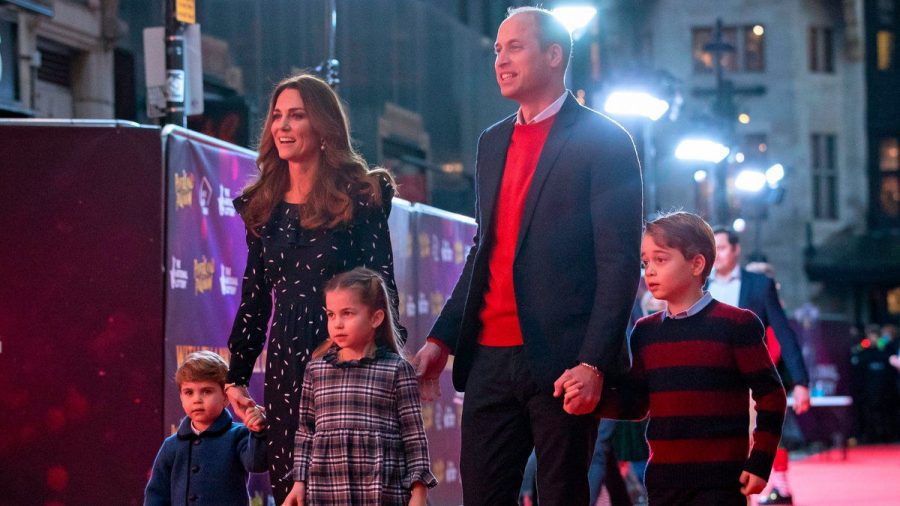 Prinz William mit seiner Familie: Ehefrau Herzogin Kate, Prinz George (r.), Prinzessin Charlotte und Prinz Louis. (dr/spot)