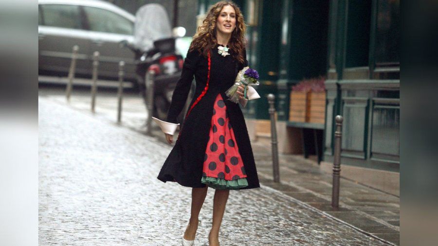 Sarah Jessica Parker wurde als Stilikone Carrie Bradshaw weltweit berühmt. (eee/spot)