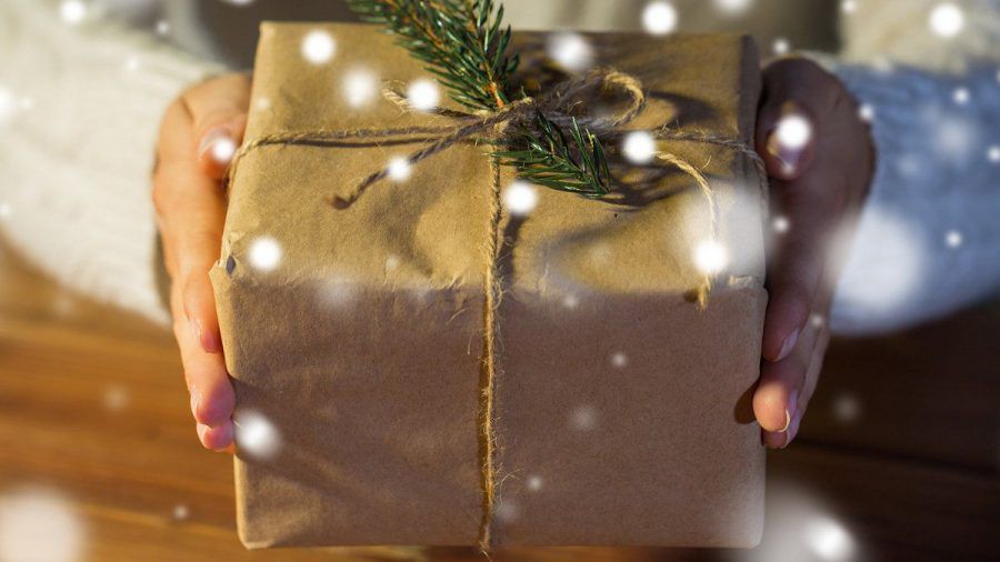 Bis wann sollten Verbraucherinnen und Verbraucher Geschenke bestellen oder verschicken, damit diese rechtzeitig vor Heiligabend eintreffen? (wue/spot)