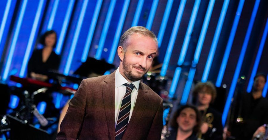 Jan Böhmermann mit dem Rundfunk Tanzorchester Ehrenfeld.