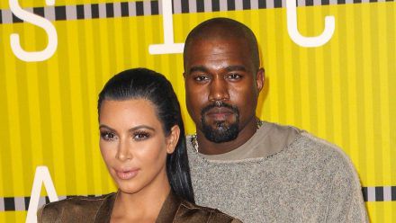 Kim Kardashian und Kanye West leben derzeit in Scheidung. (tae/spot)