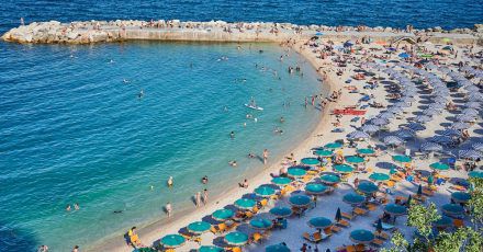 Sonnenbaden am Mittelmeer dürfte im kommenden Jahr vergleichsweise einfach möglich sein.