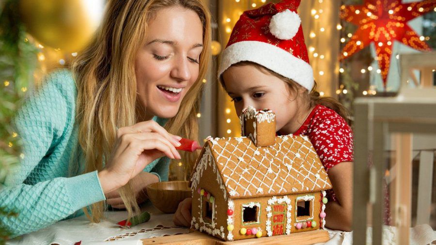 Spaß für Groß und Klein: Ein Lebkuchenhaus darf in der Weihnachtszeit nicht fehlen. (eee/spot)