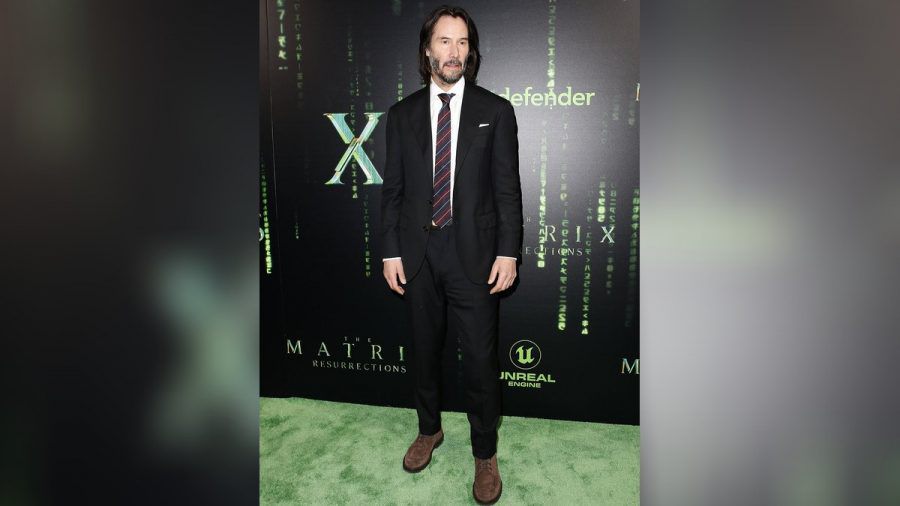 Keanu Reeves erschien klassisch im schwarzen Anzug in San Francisco. (tae/spot)