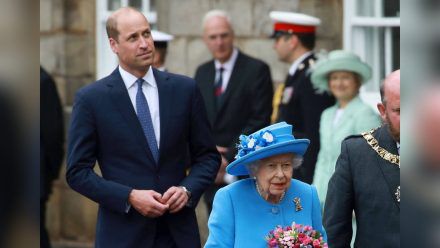 Prinz William und die Queen bei einem gemeinsamen Auftritt in Schottland. (hub/spot)