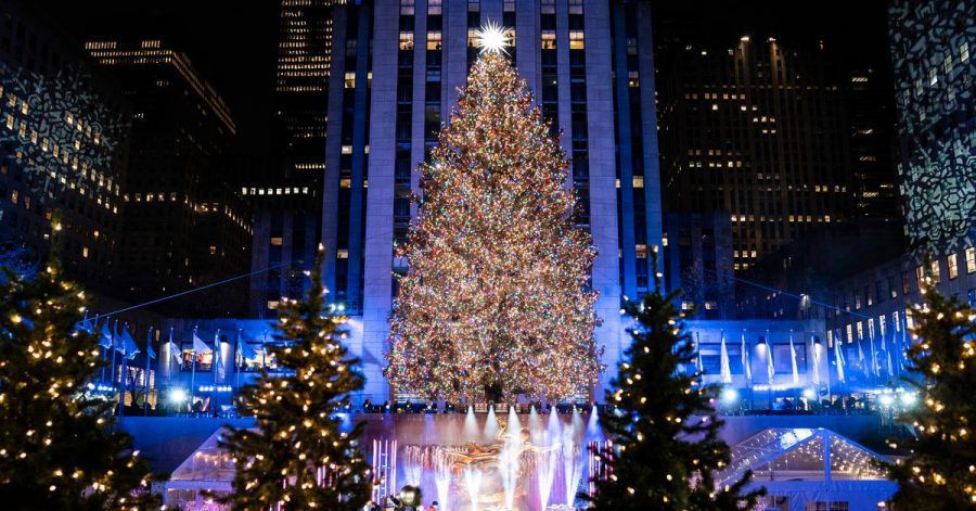 Im Rockefeller Center leuchtet der Weihnachtsbaum.
