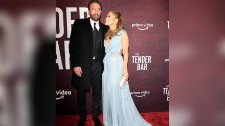 Jennifer Lopez kam mit Ben Affleck zur "The Tender Bar"-Premiere. (hub/spot)