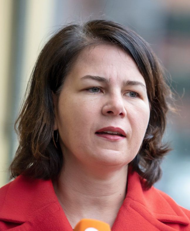 Thailands König Rama Nun gibt's Ärger von Annalena Baerbock muss er