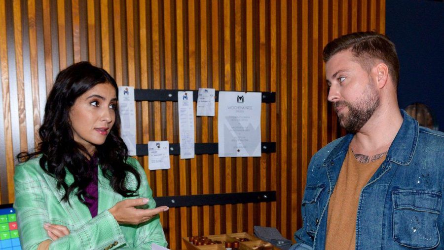 "GZSZ": Laura will verhindern, dass John das Charity-Event in Gefahr bringt. (cg/spot)