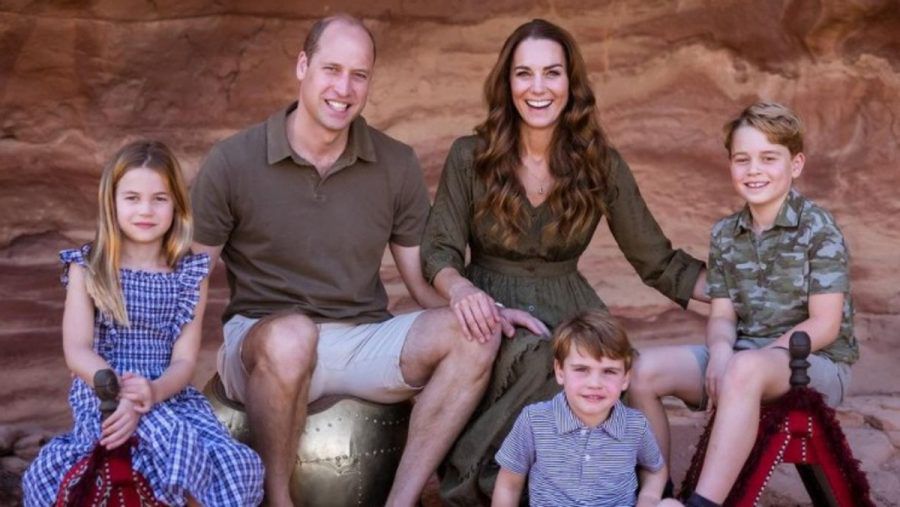 Die Cambridges auf dem Foto ihrer diesjährigen Weihnachtskarte. (wag/spot)