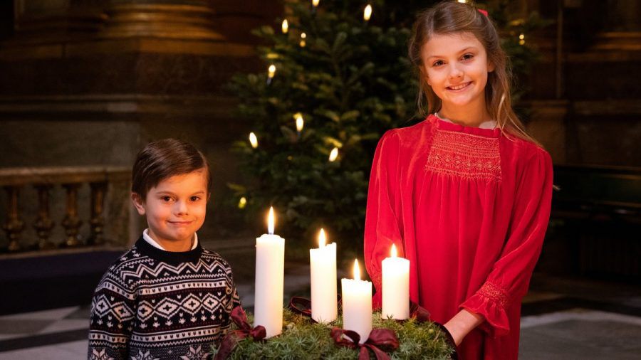 Prinz Oscar und Prinzessin Estelle in der Schlosskirche Stockholm. (tae/spot)