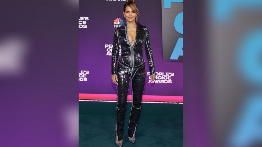 Halle Berry überstrahlte bei den People's Choice Awards alle. (jom/spot)