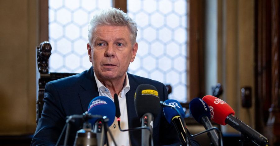 Dieter Reiter (SPD), Oberbürgermeister der Stadt München, nimmt im Rathaus an einer Pressekonferenz zur aktuellen Corona-Situation in München teil.