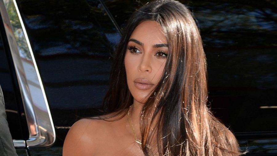 Kim Kardashian stellt extra einen berühmten Pianisten ein