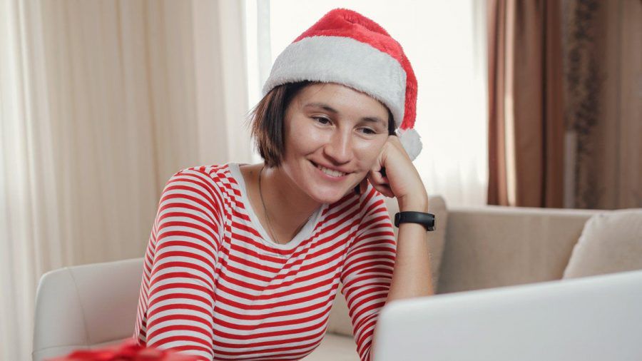 An einer Weihnachtsfeier werden 2021 viele Arbeiterinnen und Arbeiter wohl nur digital teilnehmen. (wue/spot)