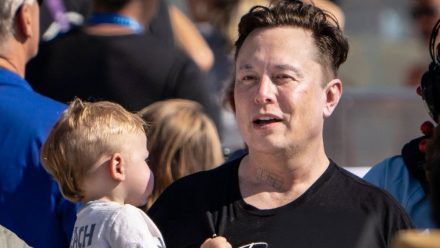 Elon Musk: Er hat sich selbst die Haare geschnitten – Hier die Fotos!
