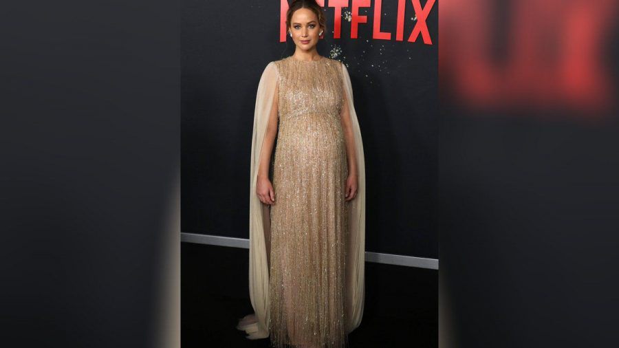 Jennifer Lawrence in ihrem besonderen Glitzerkleid. (jom/spot)