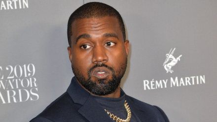 Dabei hat er gerade ein Haus in Kims Nähe gekauft: Kanye West vergnügt sich mit Instagram-Model
