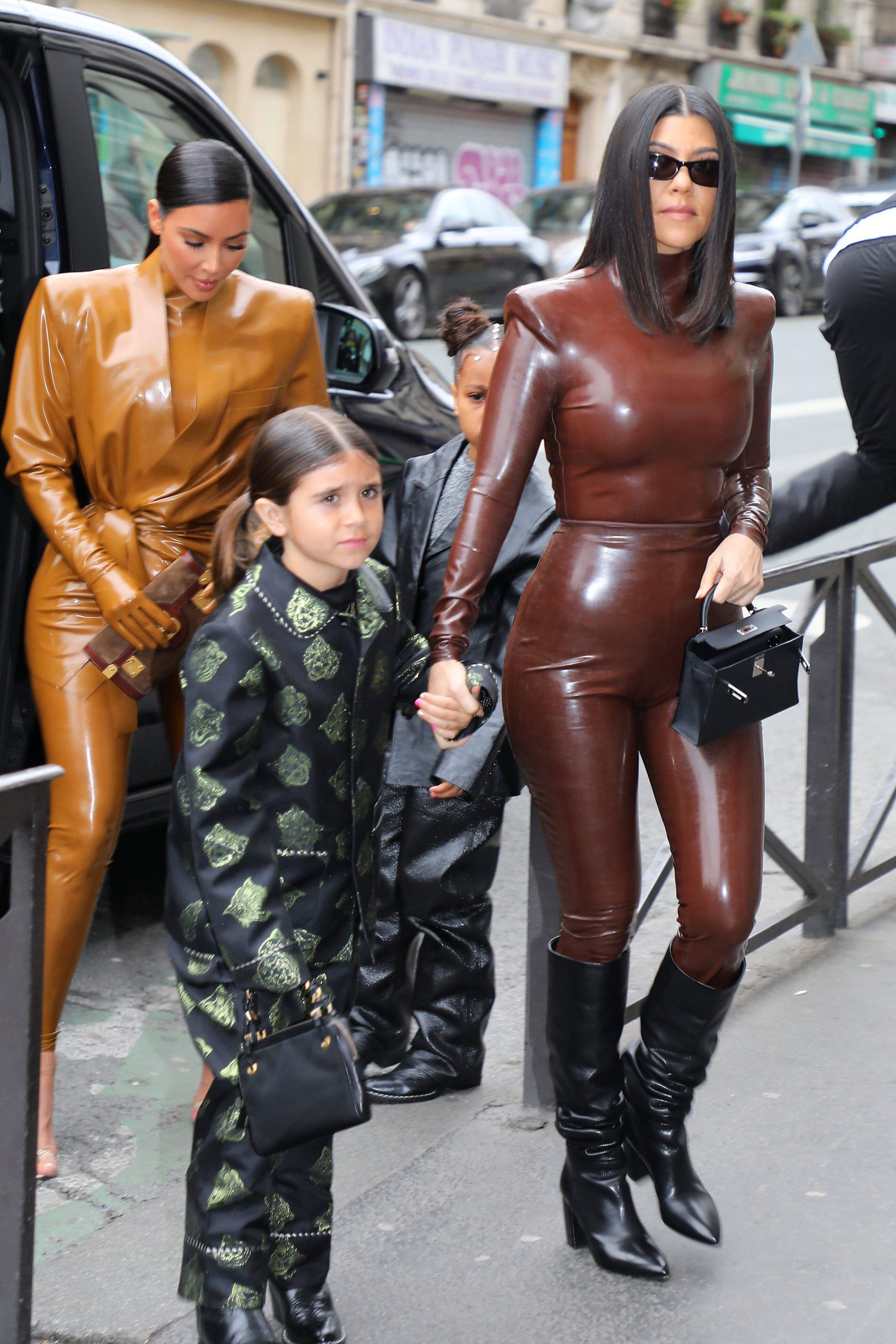 Kim Kardashian verlost Babysachen im Wert von fast 9000 Euro 