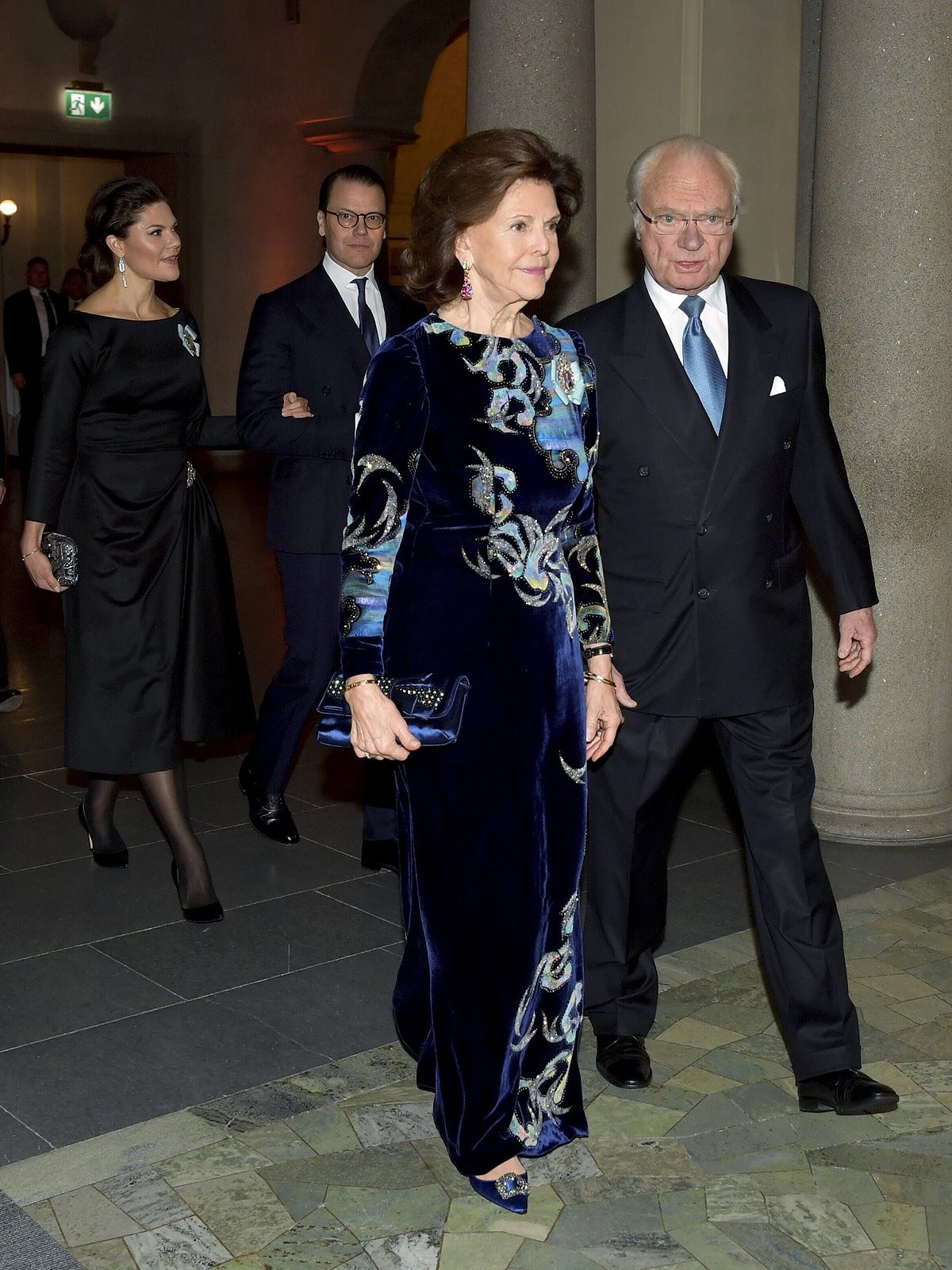 Nobelpreis: Königin Silvia zieht mit Samtkleid alle Blicke auf sich