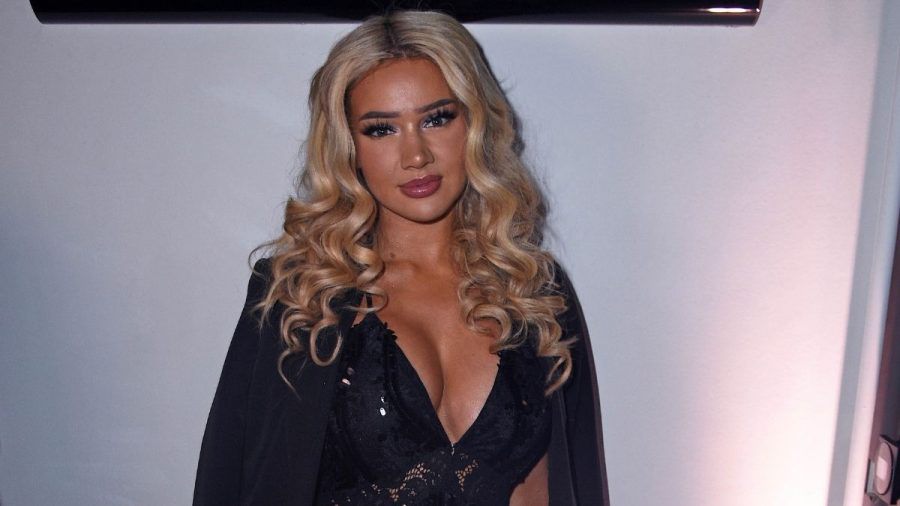 Shirin David präsentiert ihr Hinterteil im String-Tanga