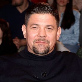 TV-Koch Tim Mälzer sitzt bei Markus Lanz