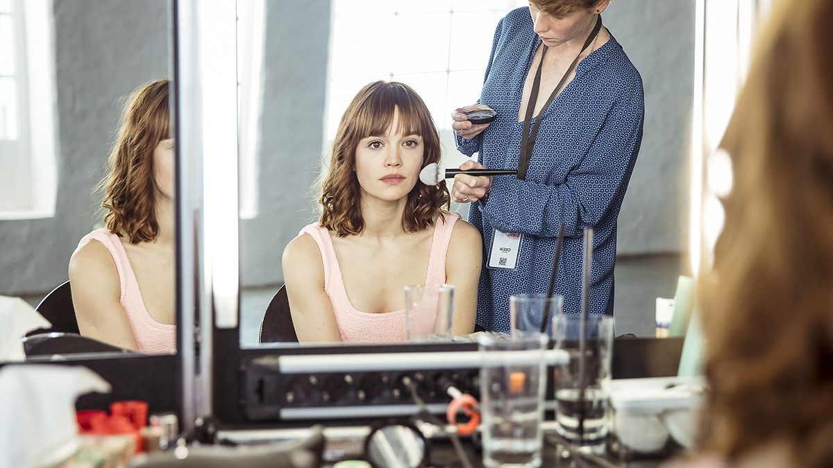 „Pervers“: Emilia Schüle kritisiert mit neuem Film Social-Media-Welt