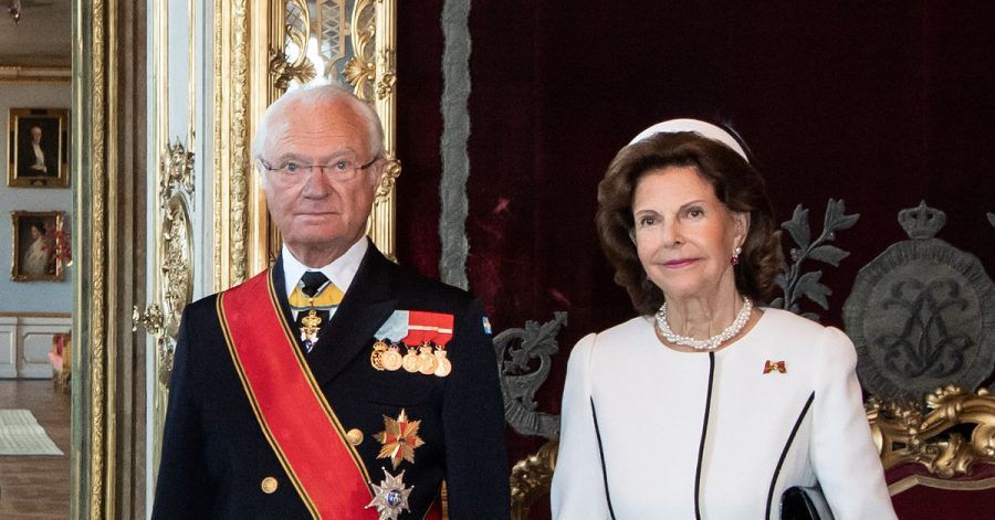 König Carl XVI. Gustaf und Königin Silvia von Schweden im Königlichen Schloss.
