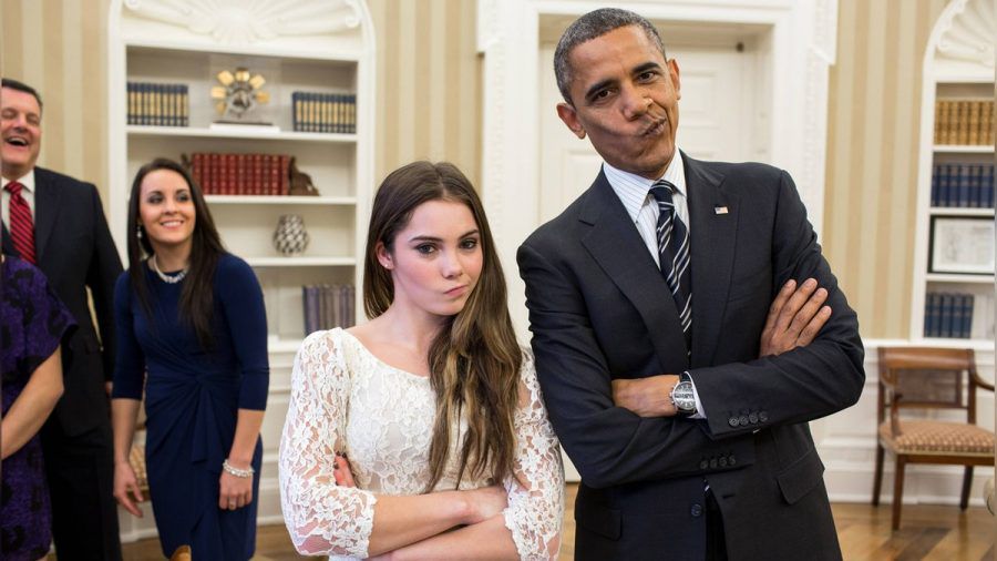 Die ehemalige Turnerin McKayla Maroney neben Ex-Präsident Barack Obama. (wue/spot)