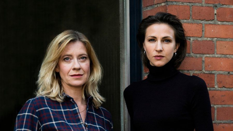 "Kolleginnen: Das böse Kind": Irene Gaup (Caroline Peters, l.) und ihre neue Kollegin Julia Jungklausen (Natalia Belitski) haben einige Hürden zu überwinden, ehe sie ein Team werden. (cg/spot)