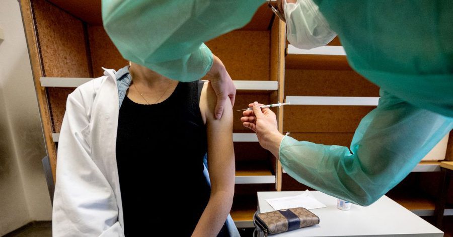Während über die allgemeine Impfpflicht noch diskutiert wird, ist sie für bestimmte Einrichtungen im Gesundheitswesen bereits beschlossen.