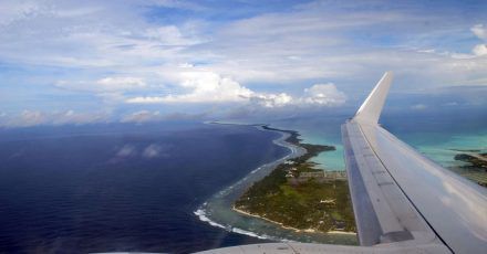 Blick auf Tarawa, die Hauptinsel des Pazifikstaats Kiribati.