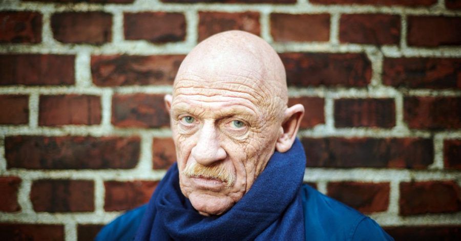Der Schauspieler und damalige Gefängnisarzt Joe Bausch, aufgenommen vor seiner Arbeitsstätte, der JVA Werl.