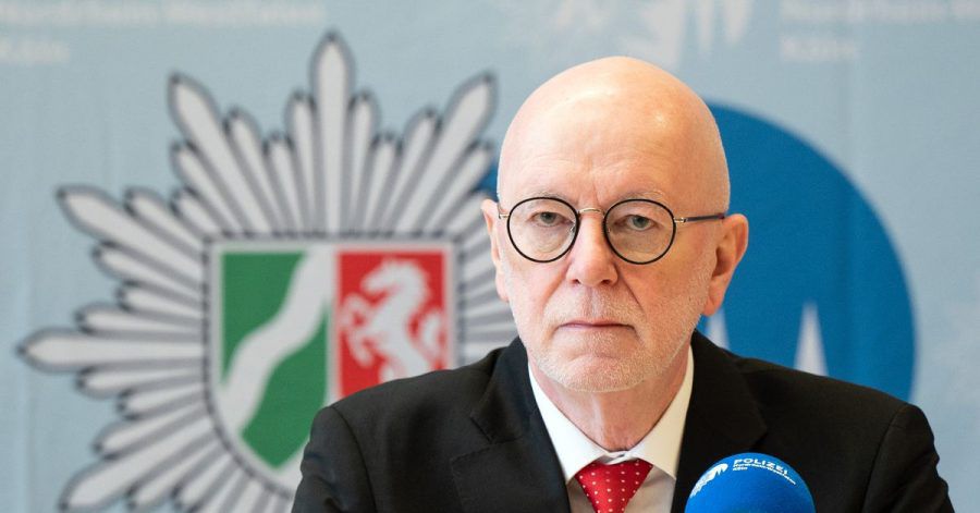 Der Kölner Polizeipräsident Uwe Jacob erläuterte die Ergebnisse der Emittler im Missbrauchskomplex Bergisch Gladbach.