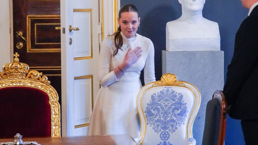 Prinzessin Ingrid Alexandra bei einer Kabinettssitzung im Palast. (eee/spot)