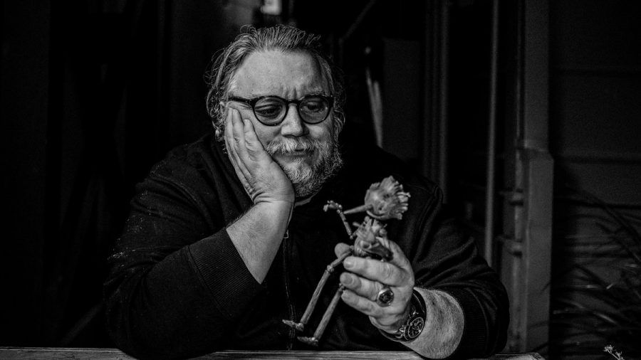 Regisseur Guillermo del Toro mit Pinocchio. (smi/spot)