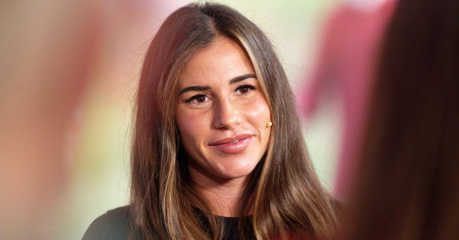 Hat sich früher die Hände mit Autoteilen schmutzig gemacht: Die Sängerin Sarah Engels.