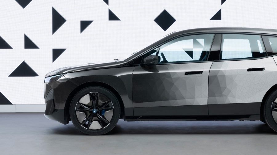 Der BMW iX Flow featuring E Ink soll seine Farbe wechseln können. (wue/spot)