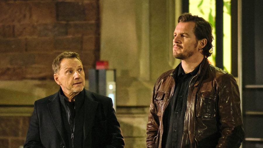 "Tatort: Videobeweis": Thorsten Lannert (Richy Müller, l.) und Sebastian Bootz (Felix Klare) versuchen, den Tathergang zu rekonstruieren. (cg/spot)