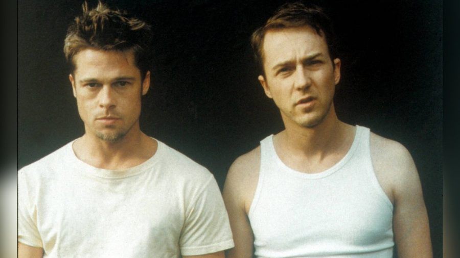 Brad Pitt (l.) und Edward Norton wundern sich über neues "Fight Club"-Ende. (smi/spot)