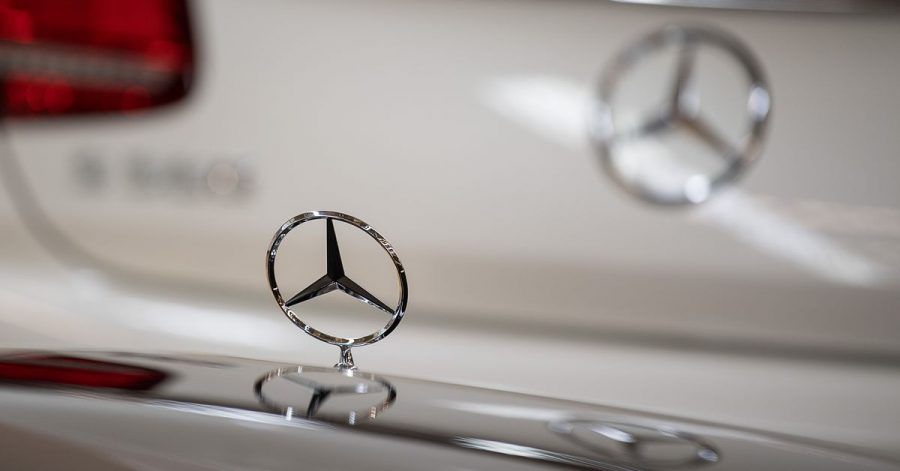 Mercedes-Benz ruft Hunderttausende Autos in die Werkstatt. Bei Fahrzeugen der Baureihen GLE/GLS, C-Klasse, E-Klasse, S-Klasse, E-Klasse, GLC, CLS und G-Klasse mit Dieselmotor kann es zu einer Undichtigkeit kommen.