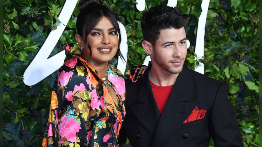 Immer noch unzertrennlich: Priyanka Chopra und Nick Jonas. (smi/spot)