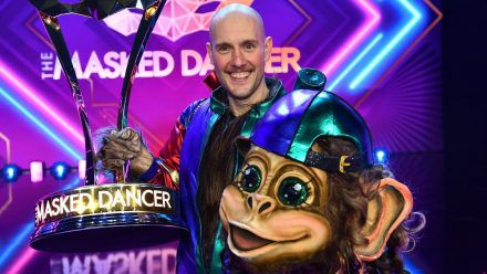 Oliver Petszokat krallte sich als Affe den "The Masked Dancer"-Sieg. (ncz/spot)