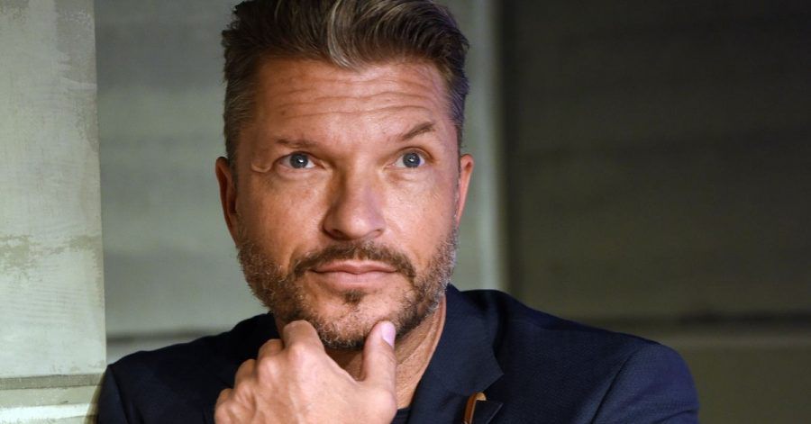 Der Schauspieler Hardy Krüger Jr. bei einem Fotoshooting anlässlich der Komödie «Die Niere» auf der Bühne des Theaters an der Kö. Der Schauspieler (53) hat seinen kürzlich gestorbenen Vater als Visionär gerühmt.
