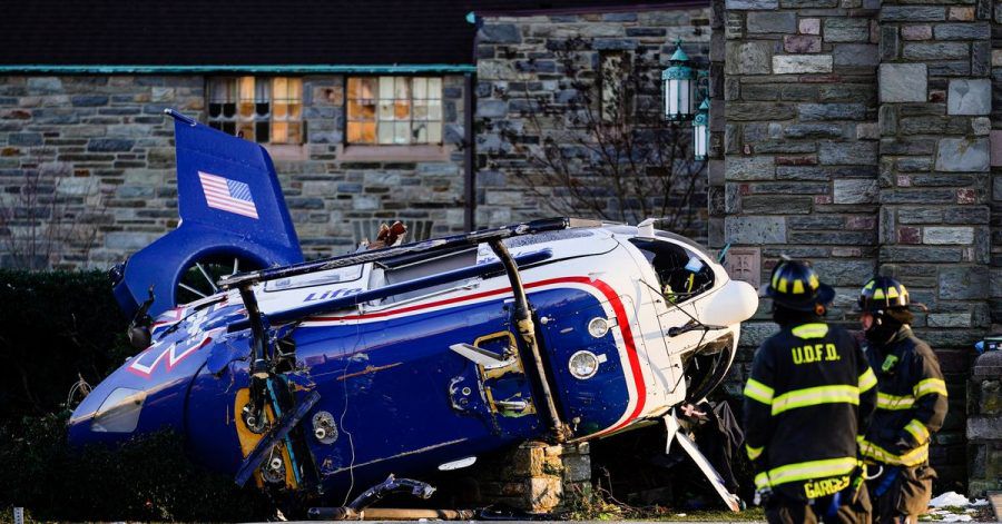 Das Wrack des abgestürzten Hubschraubers im Stadtteil Drexel Hill in Upper Darby (USA).