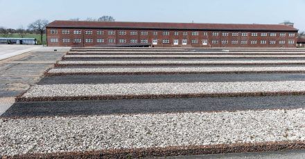 Blick auf den ehemaligen Häftlingsblock 1-4 im  ehemaligen Konzentrationslager Neuengamme.